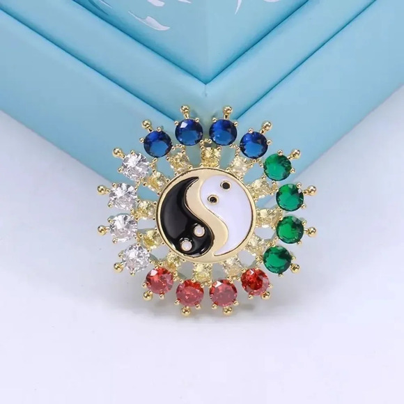 VQ Colorful Brooch - Picture 4 of 8